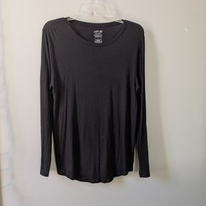 Black Apt. 9 Crewneck Longsleeve